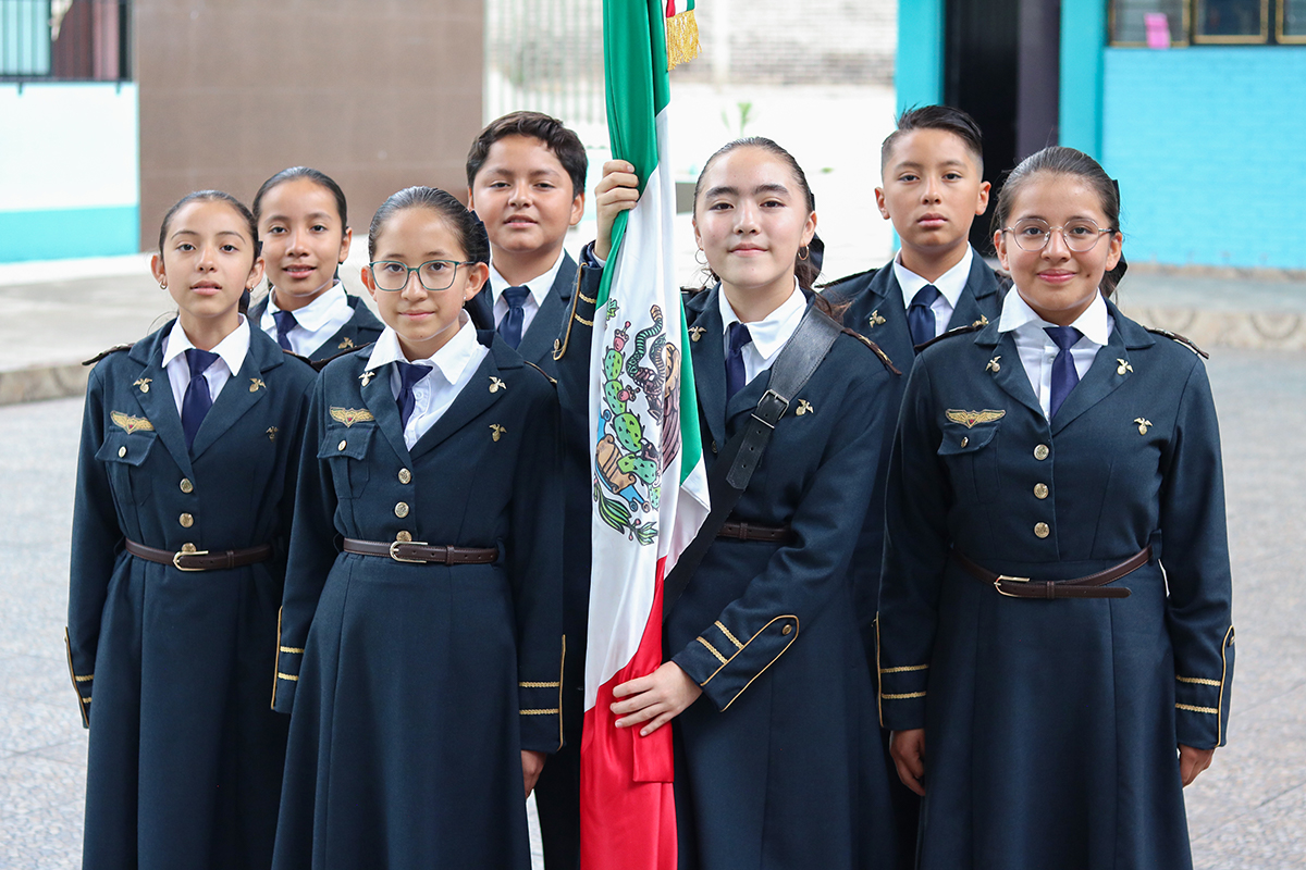 Banda de guerra y escolta de bandera